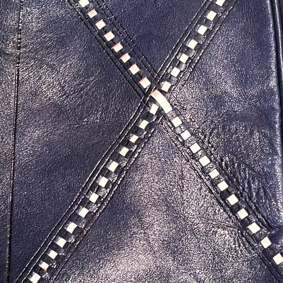 Handmade leather shoulder bag/back pack - Picture 11 of 12